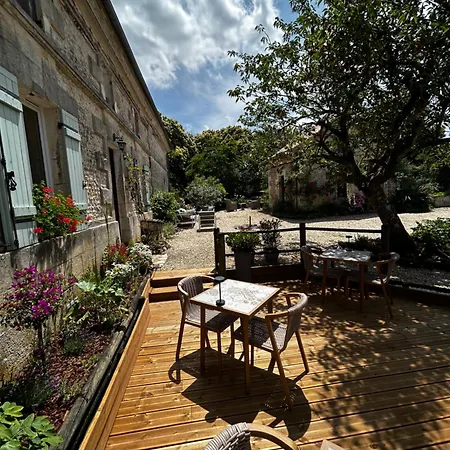 Maison La Galeze Bed & Breakfast Pouillac